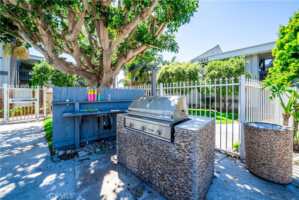 16932 Pacific Coast Highway 102 Property Photo 23