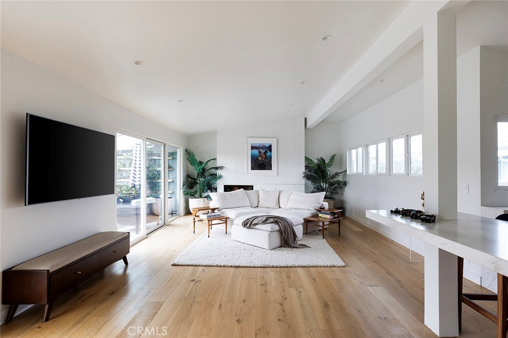 1504 Westcliff Drive 5 Property Photo 1