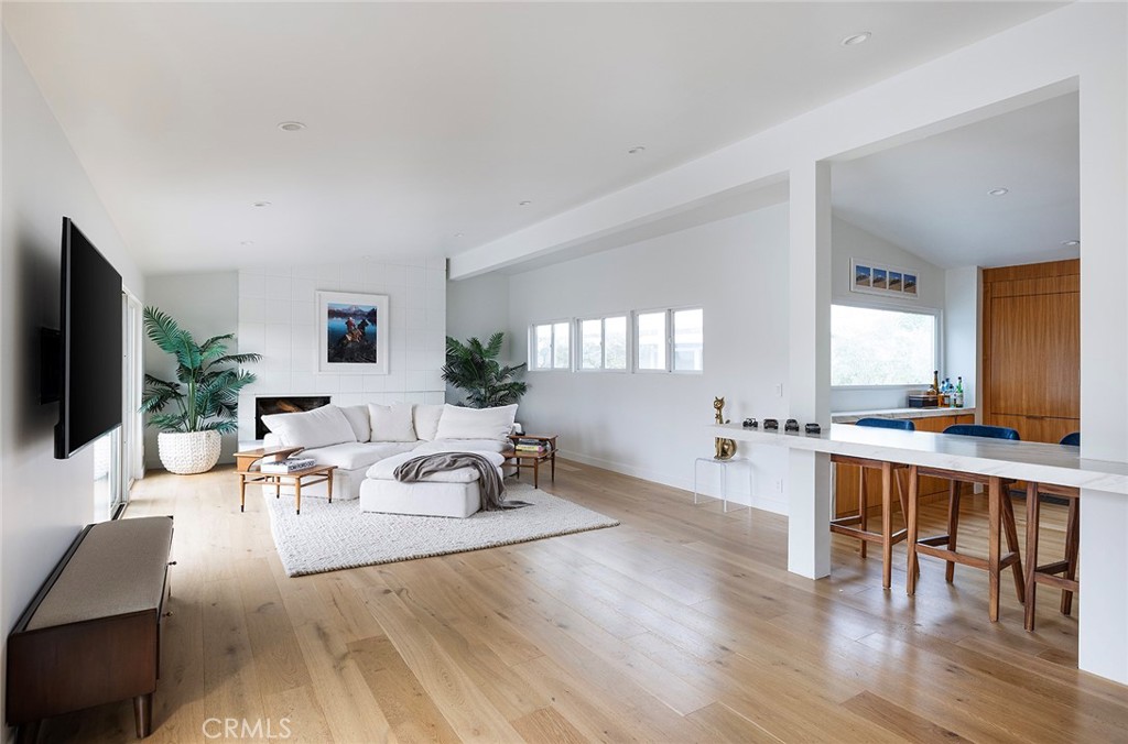 1504 Westcliff Drive 5 Property Photo 3