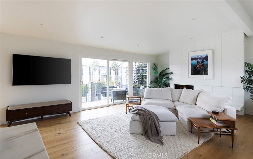 1504 Westcliff Drive 5 Property Photo 6