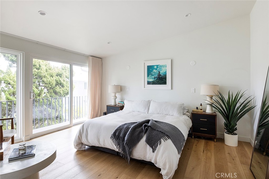 1504 Westcliff Drive 5 Property Photo 8