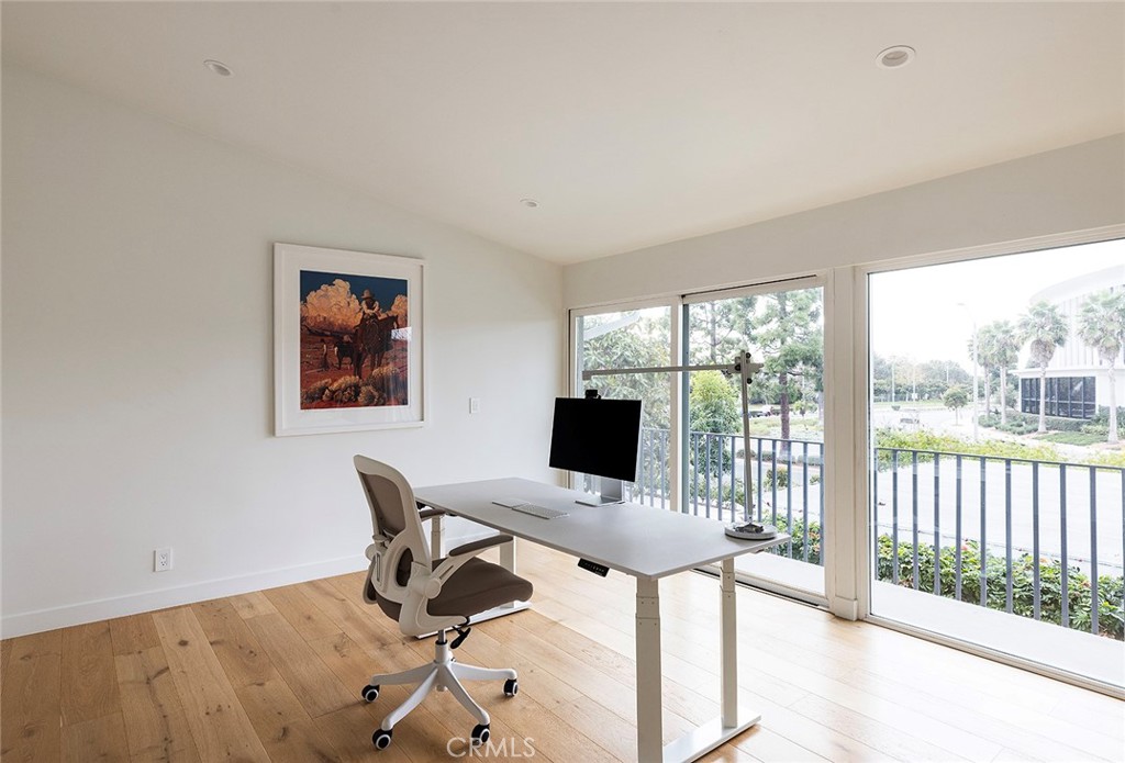 1504 Westcliff Drive 5 Property Photo 12