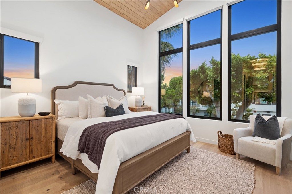 1717 E Ocean Boulevard Property Photo 18