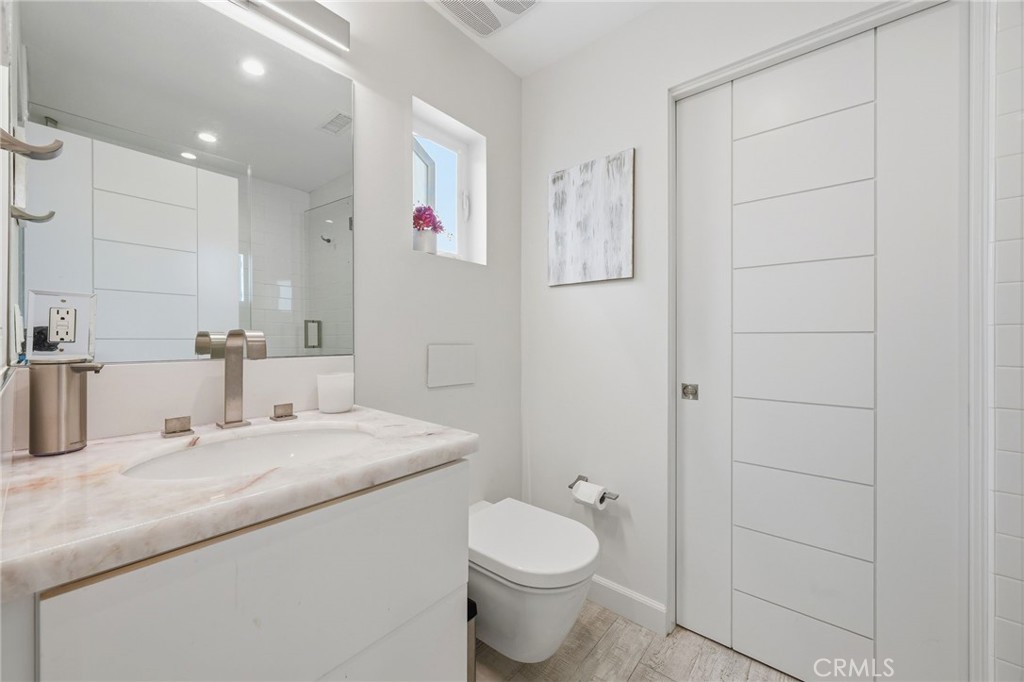 419 E Balboa Property Photo 15