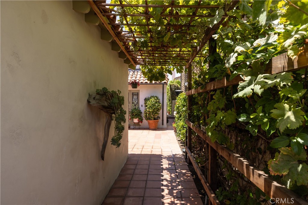 111 Via Ravenna Property Photo 2