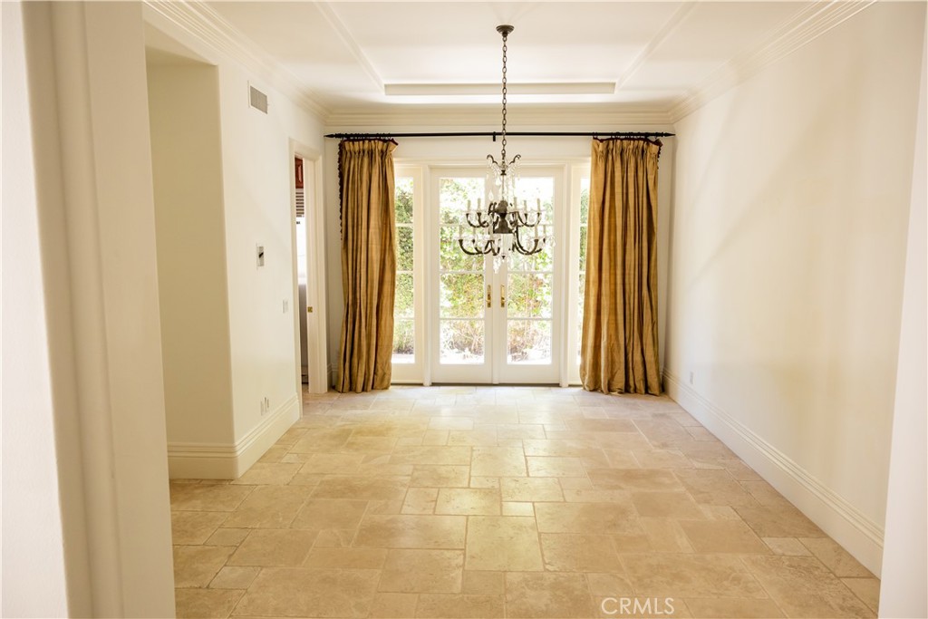 32 Gleneagles Drive Property Photo 5