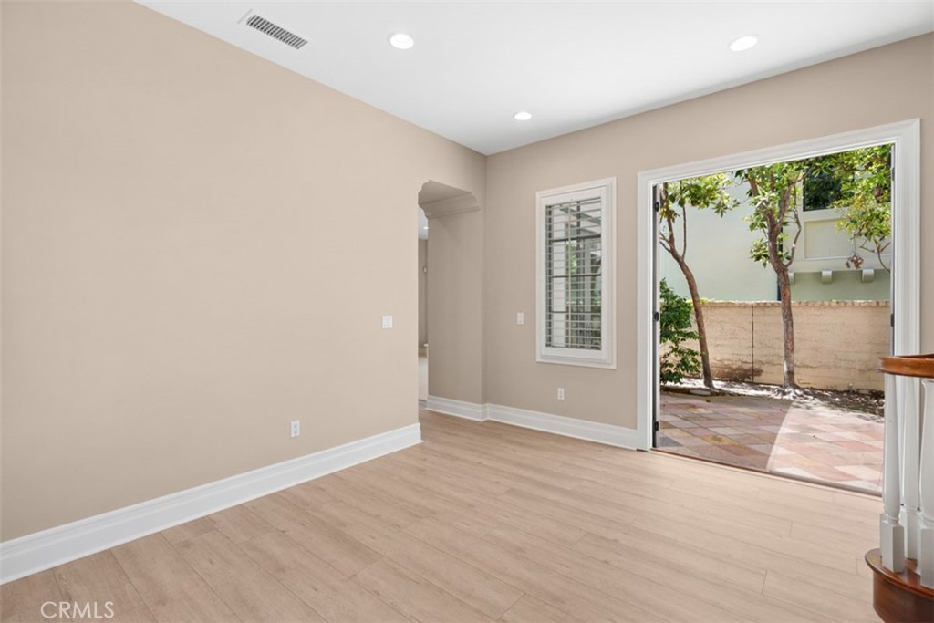 64 Sidney Bay Property Photo 18