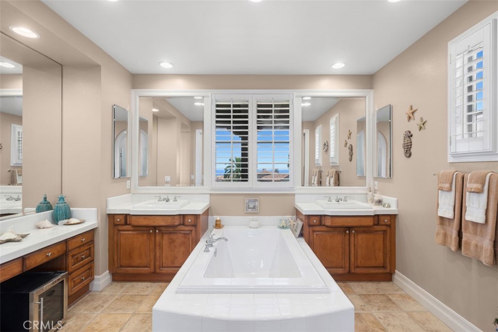 64 Sidney Bay Property Photo 29