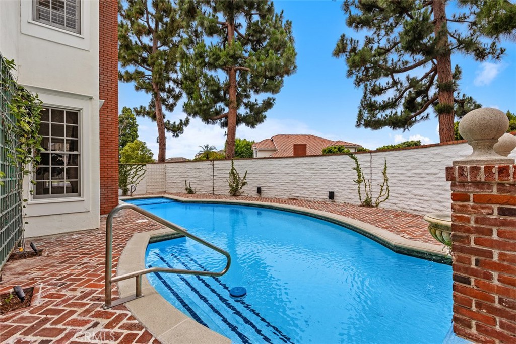 2 Belcourt Property Photo 4