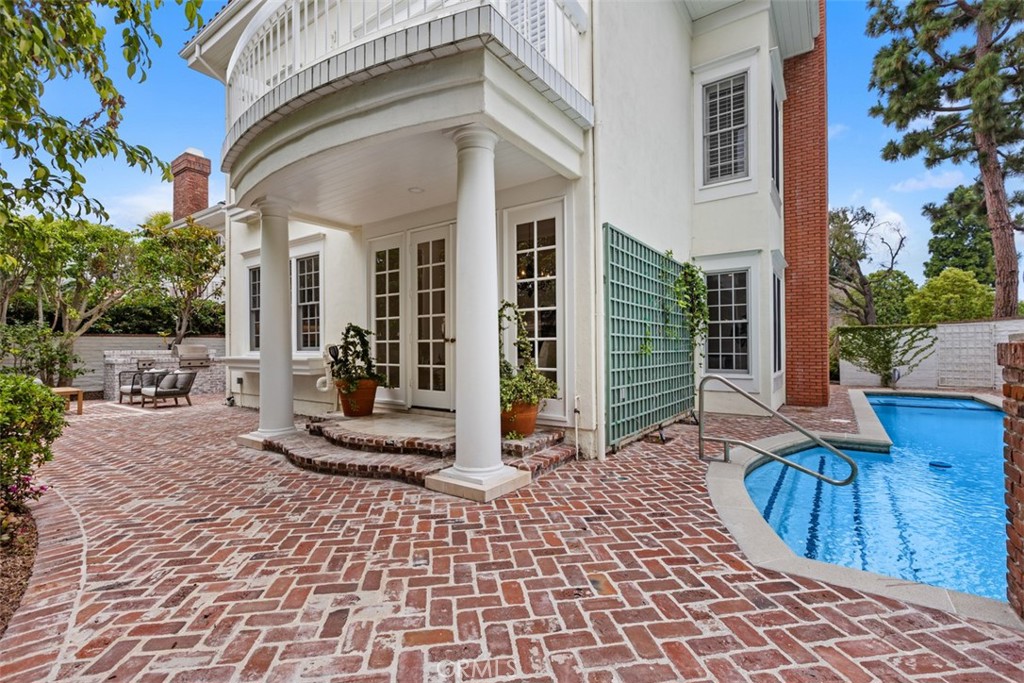 2 Belcourt Property Photo 5