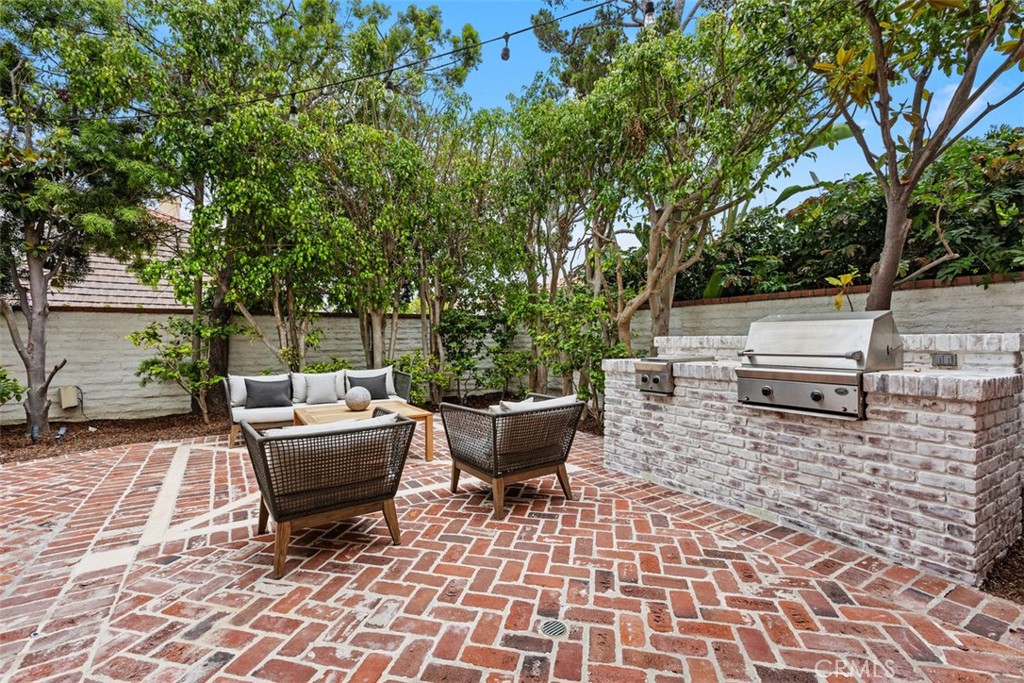 2 Belcourt Property Photo 8