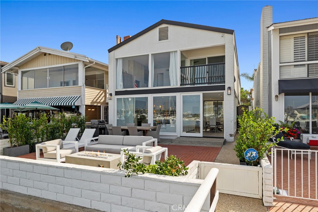 1202 E Balboa Boulevard Property Photo 2