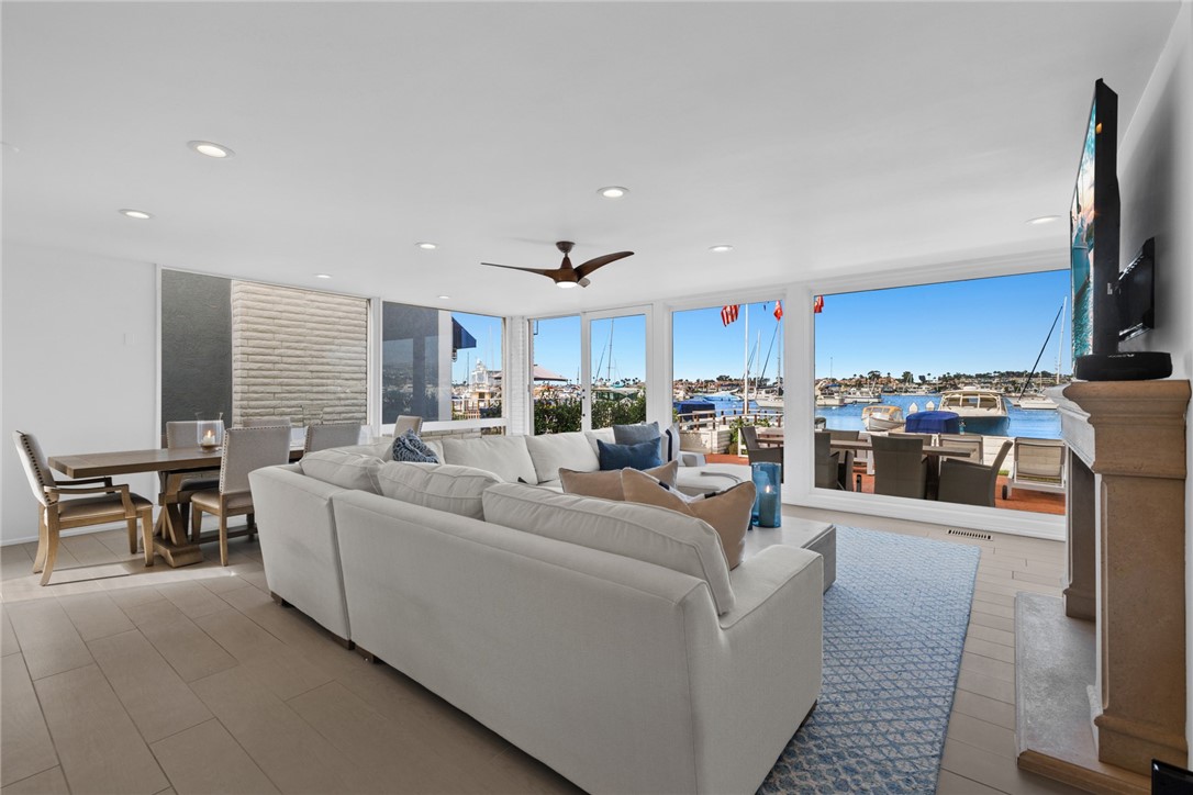 1202 E Balboa Boulevard Property Photo 7