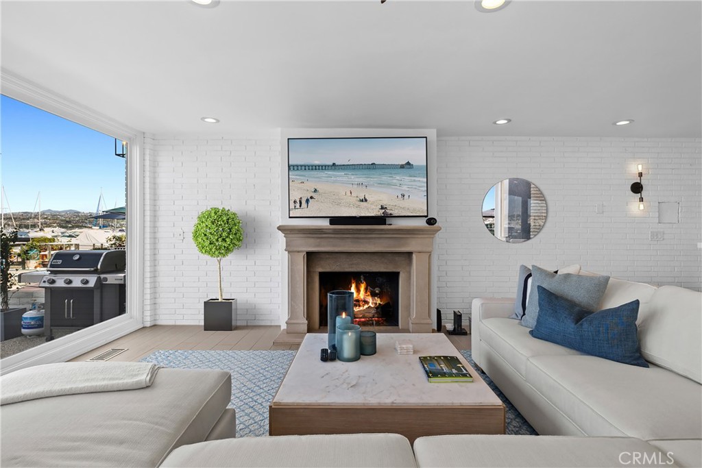 1202 E Balboa Boulevard Property Photo 9