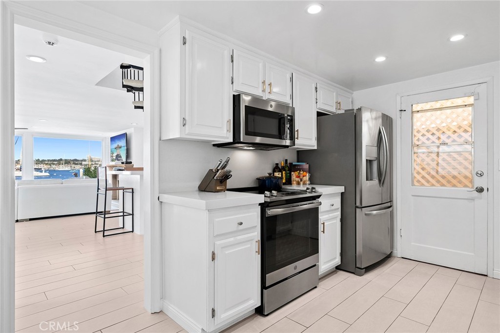 1202 E Balboa Boulevard Property Photo 11