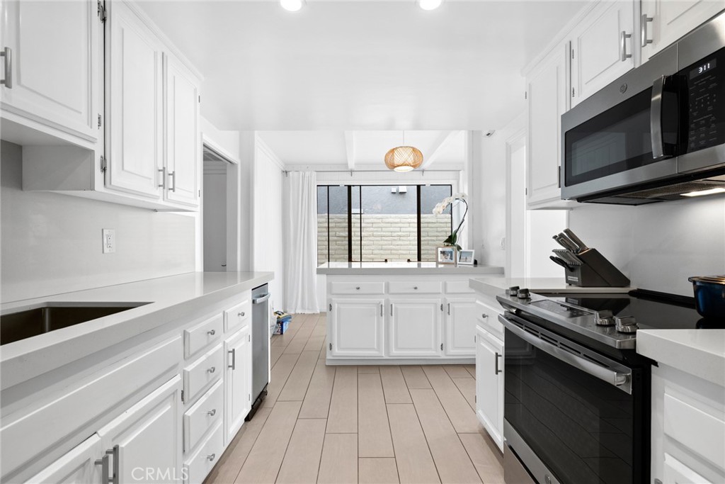 1202 E Balboa Boulevard Property Photo 12