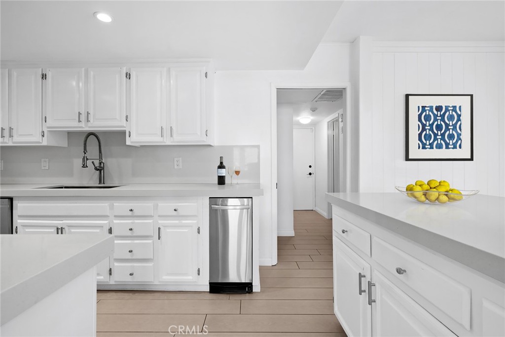 1202 E Balboa Boulevard Property Photo 13