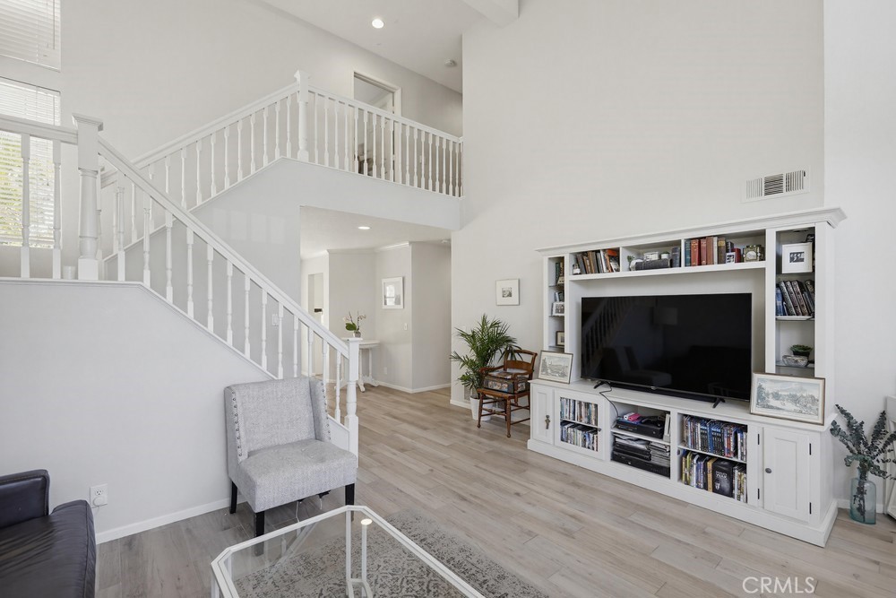 25851 Miramonte Drive Property Photo 12