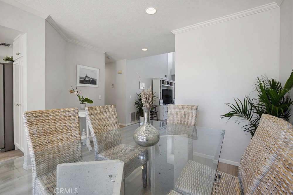 25851 Miramonte Drive Property Photo 17