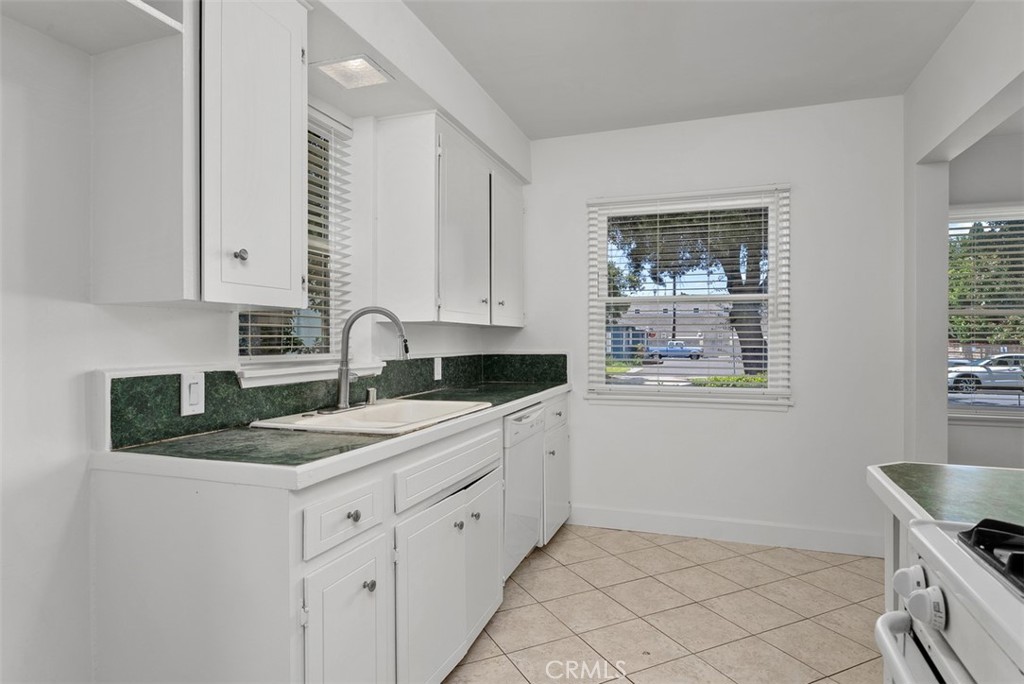 1707 N Olive Street Property Photo 9
