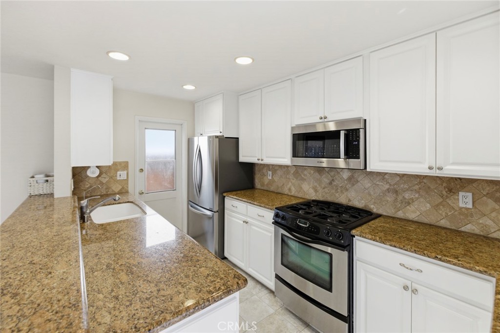 238 Walnut Street Property Photo 8