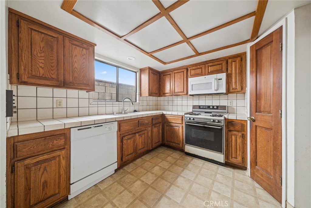 142 144 6th Street Property Photo 17
