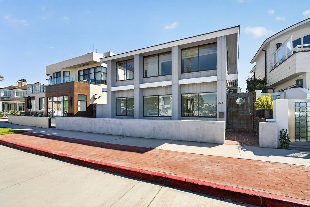 2137 Channel Property Photo 1