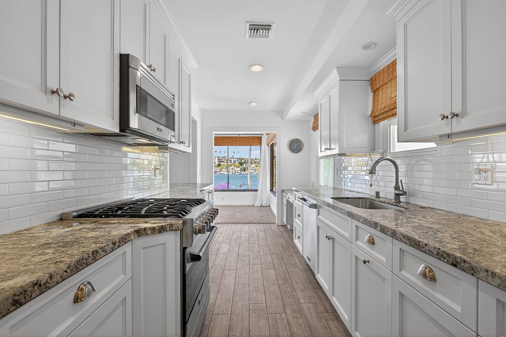 2137 Channel Property Photo 10