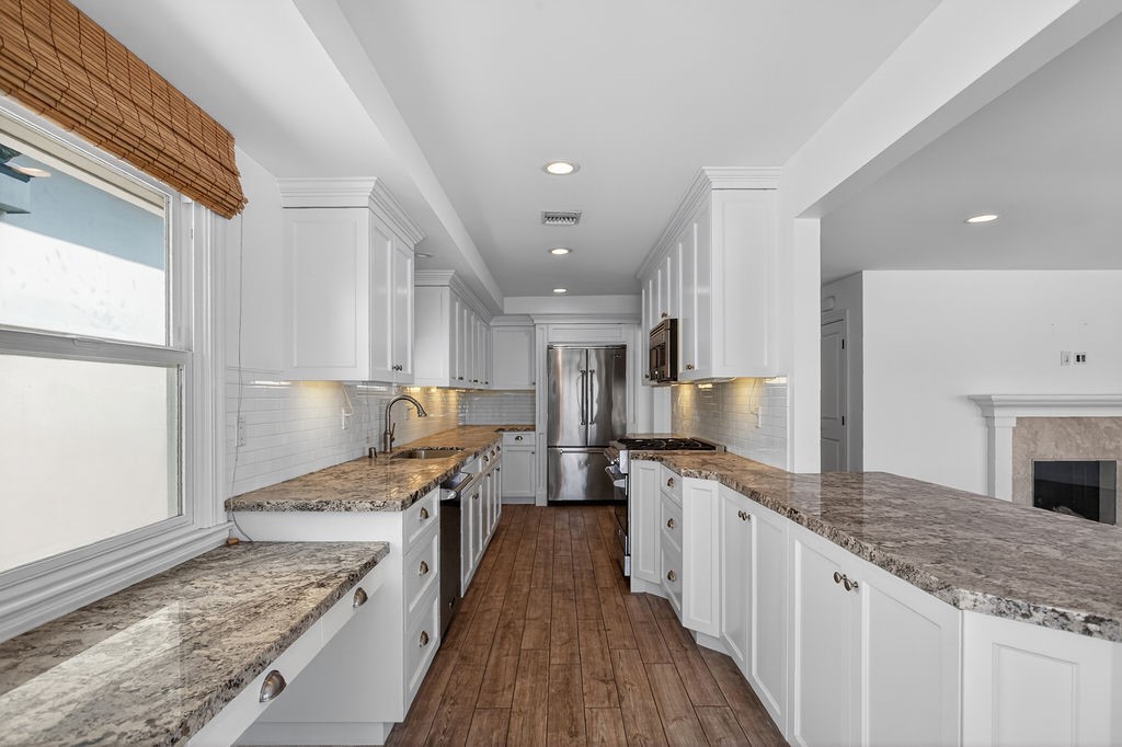 2137 Channel Property Photo 11