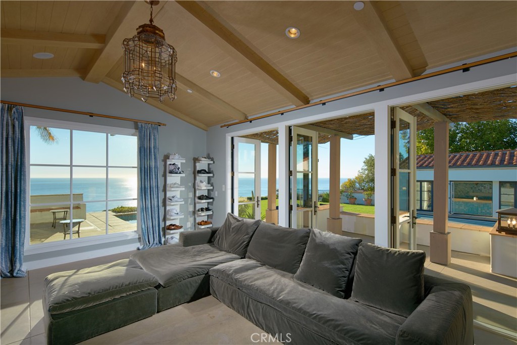 10 Shore Walk Property Photo 20