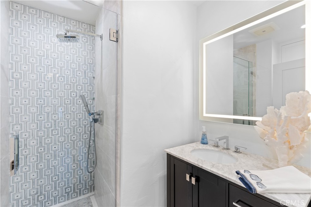 215 E Edgewater Property Photo 23