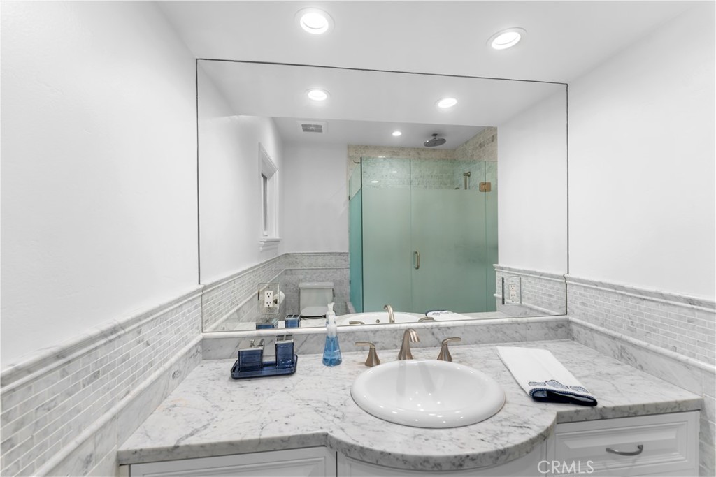 215 E Edgewater Property Photo 27