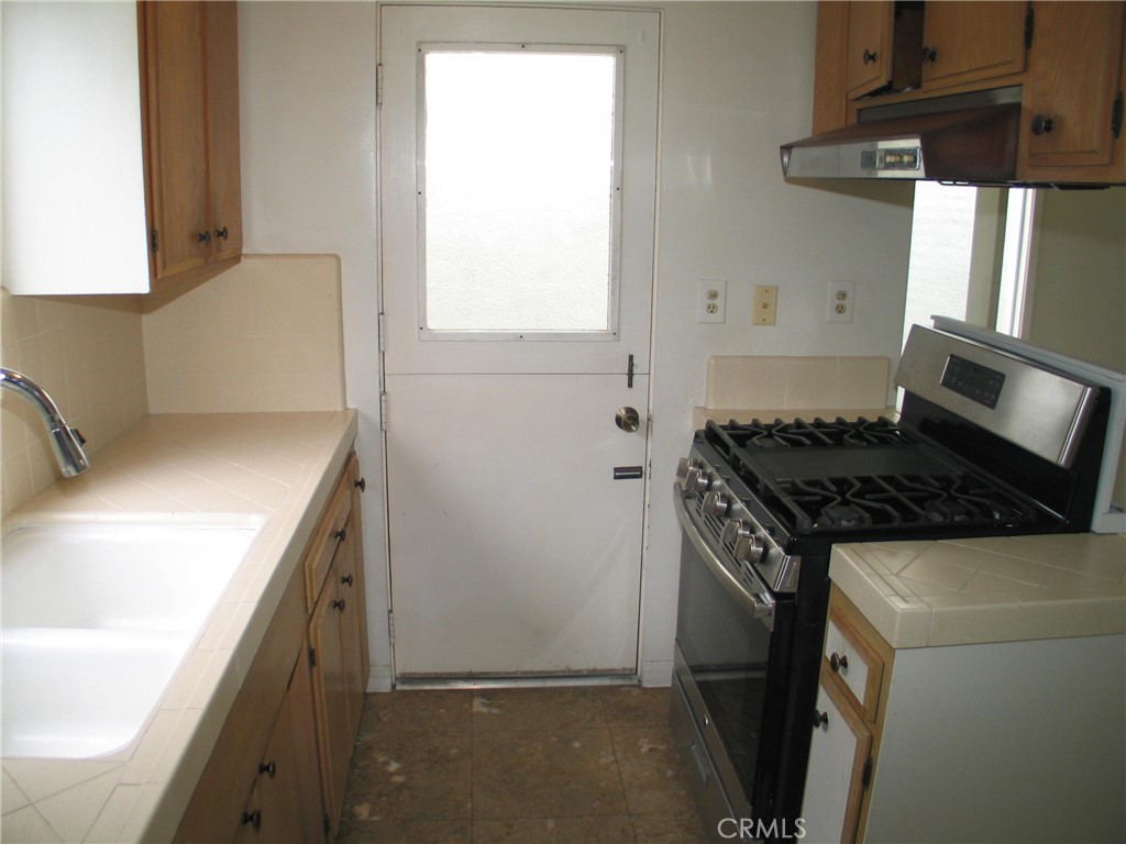112 1/2 Pearl Property Photo 1