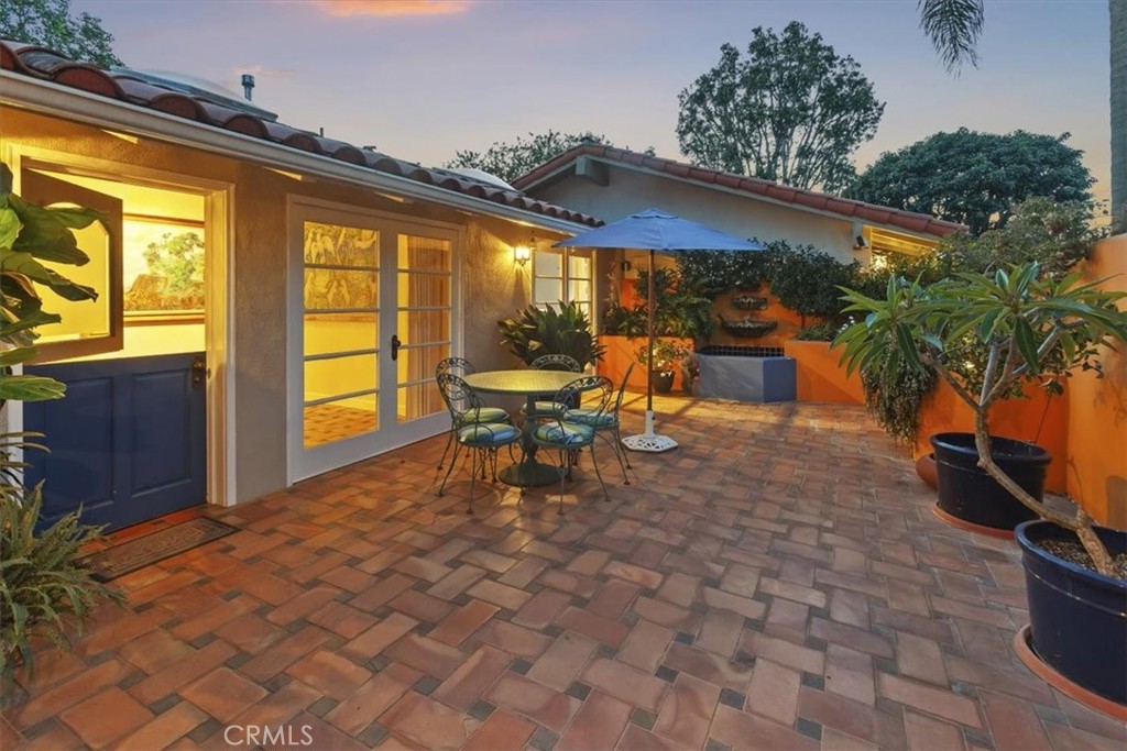 537 Vista Grande Property Photo 3