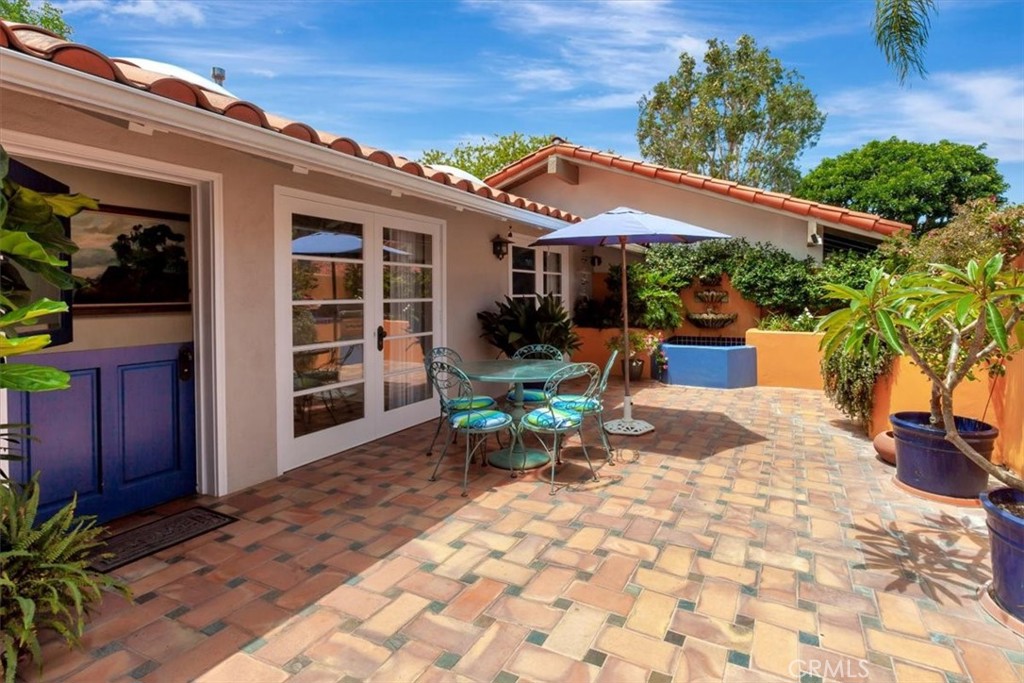 537 Vista Grande Property Photo 4