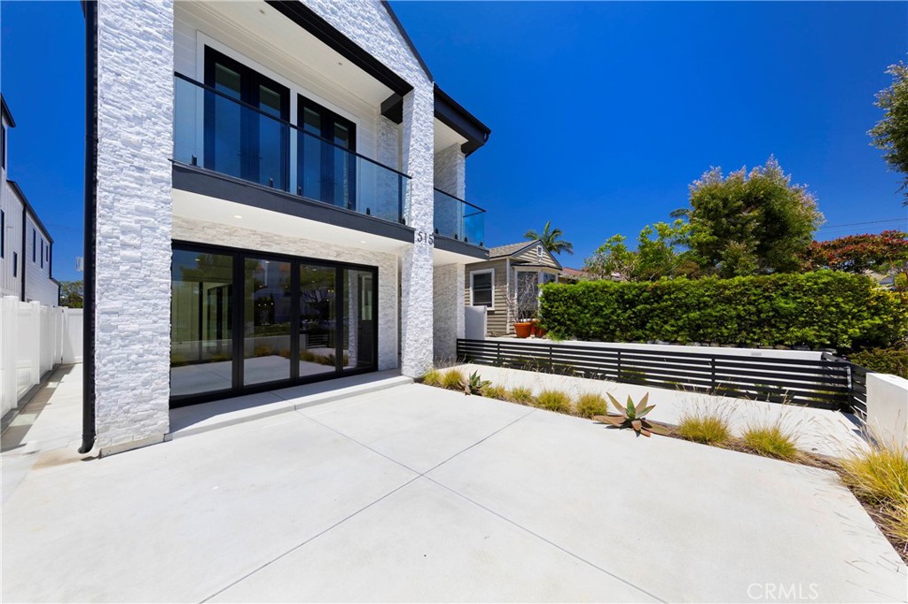 515 Jasmine Property Photo 3