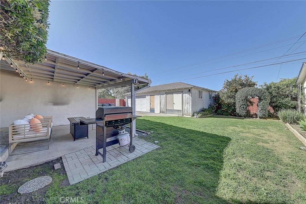 444 N Shattuck Place Property Photo 6