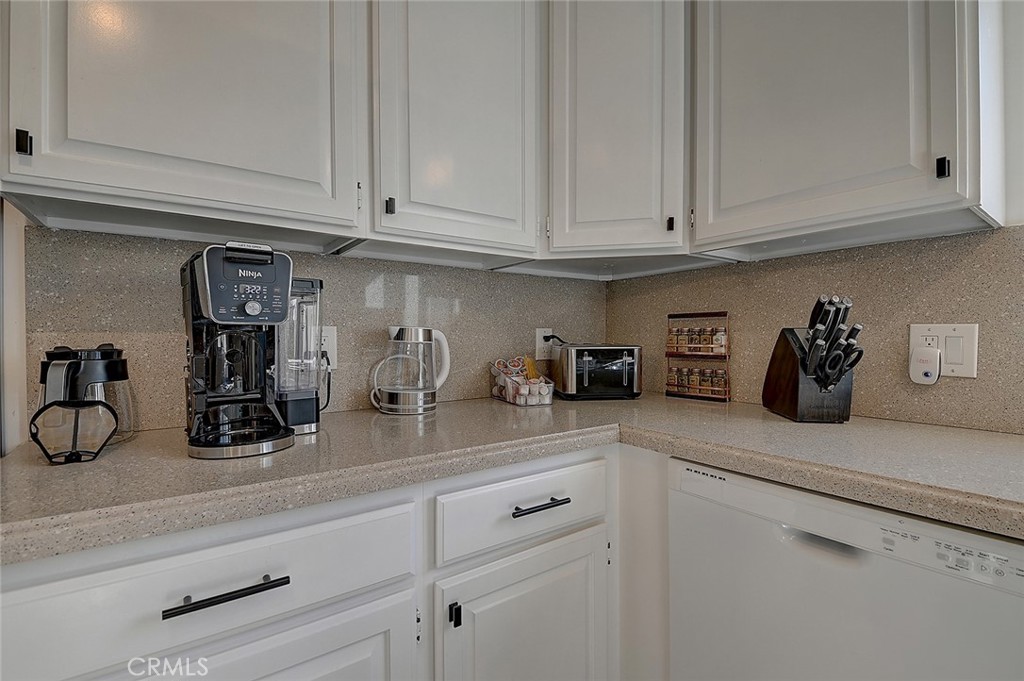 444 N Shattuck Place Property Photo 17