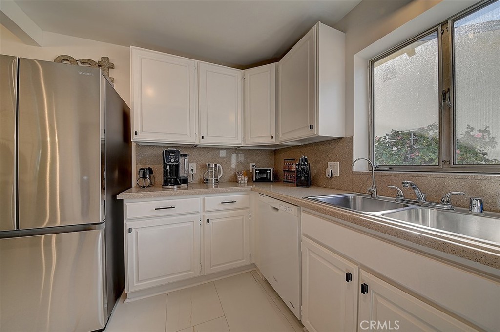444 N Shattuck Place Property Photo 19