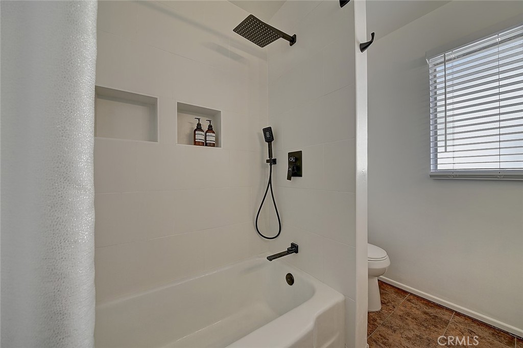 444 N Shattuck Place Property Photo 25