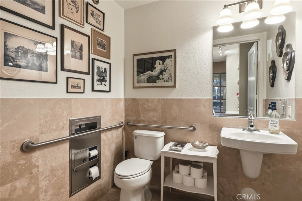 23 Vantis Property Photo 43