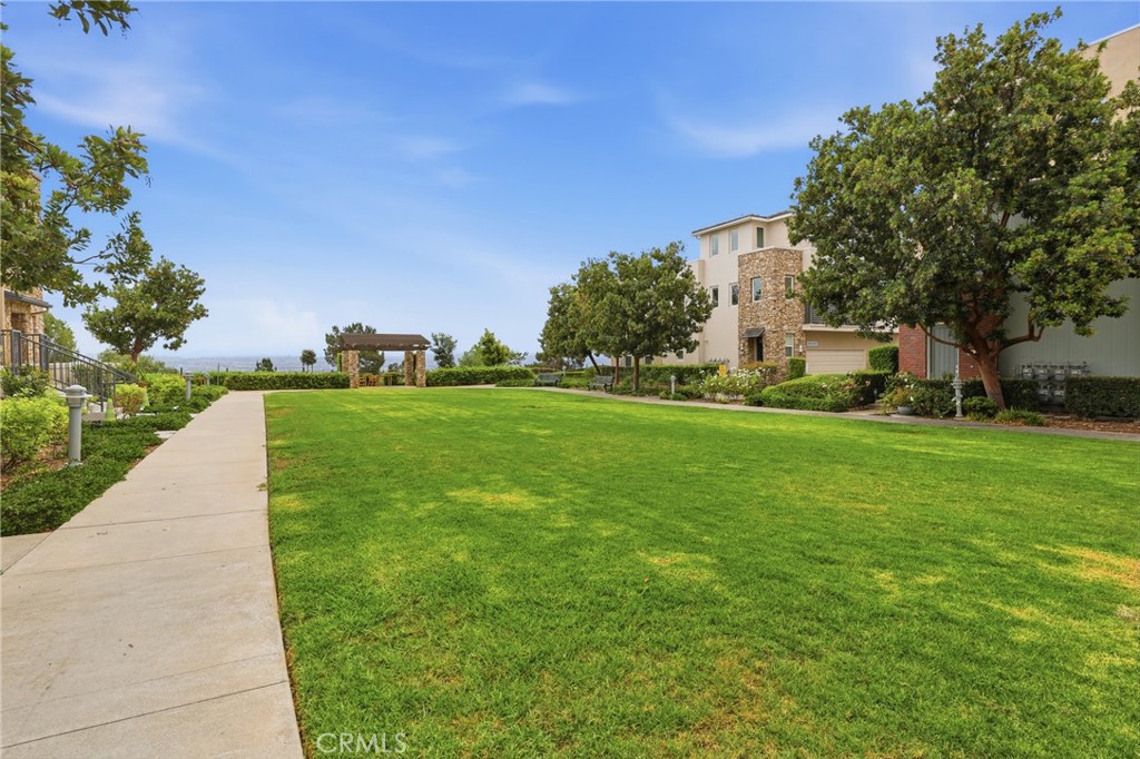 23 Vantis Property Photo 46