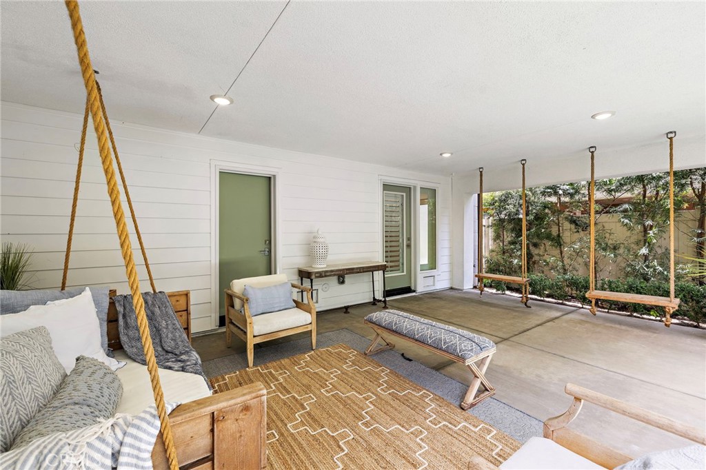 2046 Doheny Way Property Photo 4