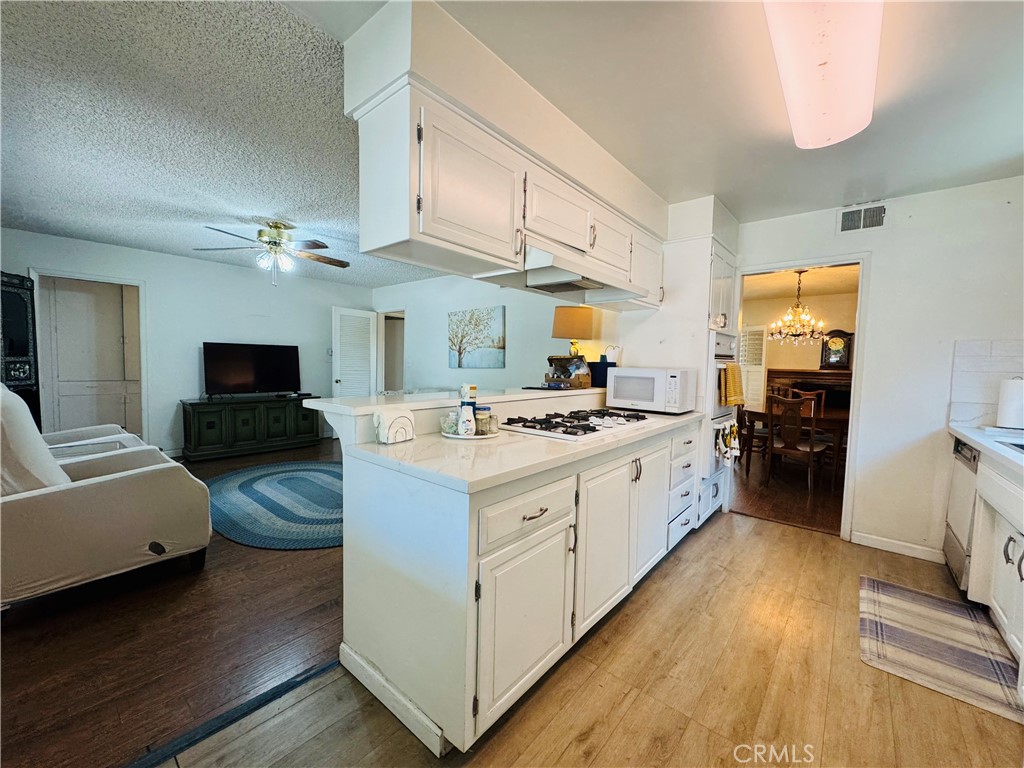 320 S Victoria Property Photo 8