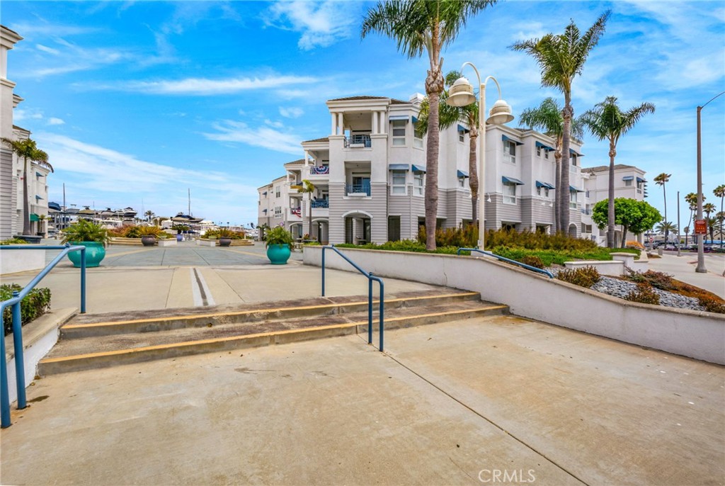 2600 213 Newport Property Photo 4