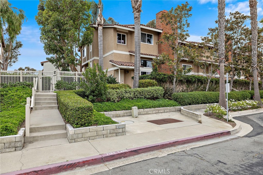 21038 Poolside Property Photo 6