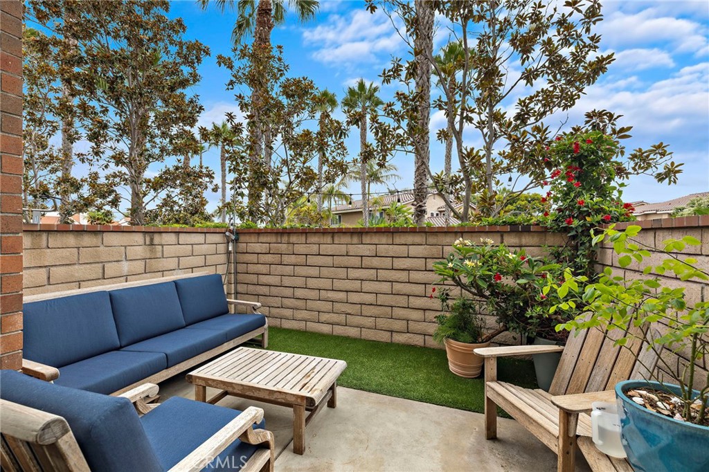 21038 Poolside Property Photo 25