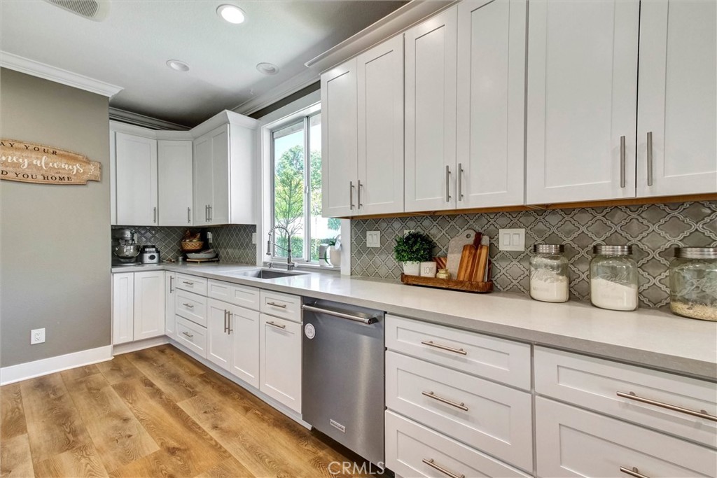 5846 Mimosa Court Property Photo 4