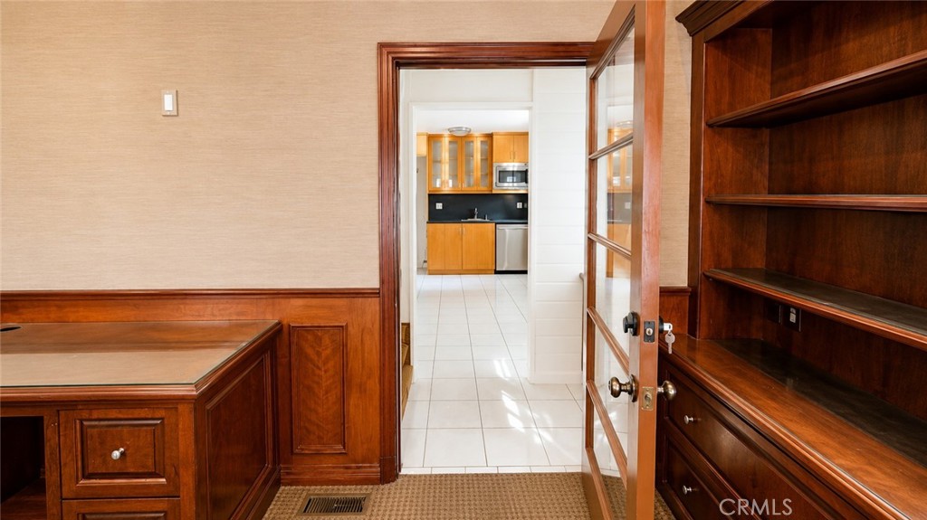 1461 Glenneyre B Property Photo 4