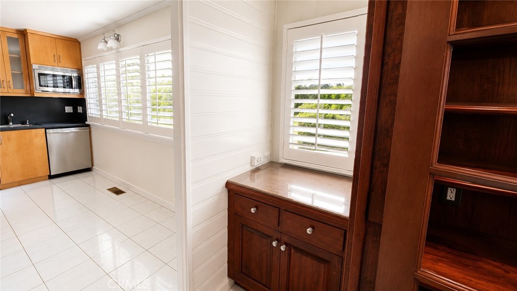 1461 Glenneyre B Property Photo 5